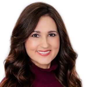 Meet your Posher, Hilary